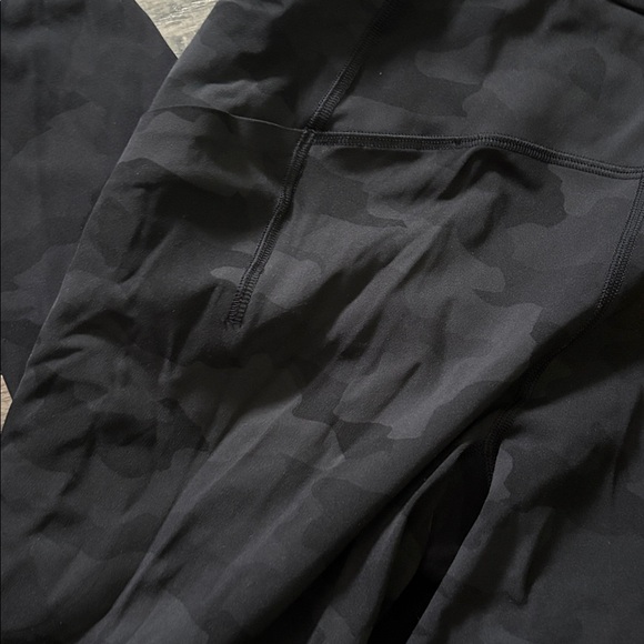 Black Camouflage Leggings Lululemon - Picture 3 of 3